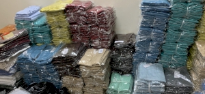 Nguồn hàng Áo len sỉ  Cần thanh lý gấp lô áo len nam đẹp trơn 1 màu hơn 1000 áo