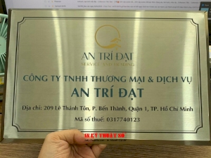 Làm bảng tên công ty inox xước in UV vạt lá hẹ - In Kỹ Thuật Số since 2006