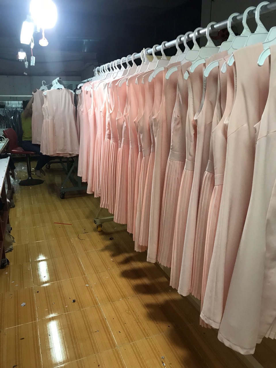 Xưởng may đầm thời trang váy thời trang bỏ shop