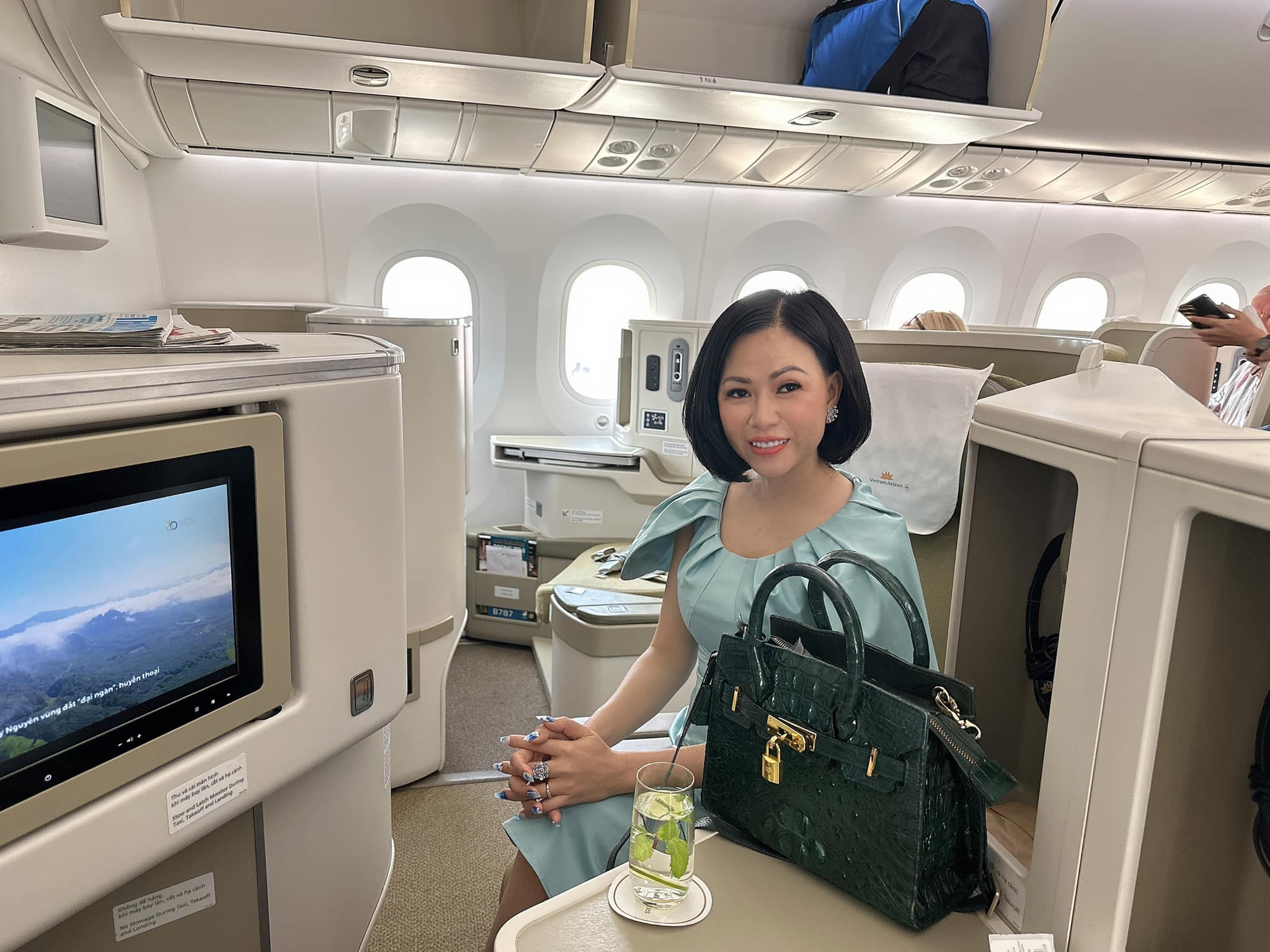 Đại sứ Miss World Business Hoa hậu Doanh nhân Võ Thu Sương sở hữu Thẻ hội viên hạng Vàng Lotu Smiles Gold Vietnam Airlines