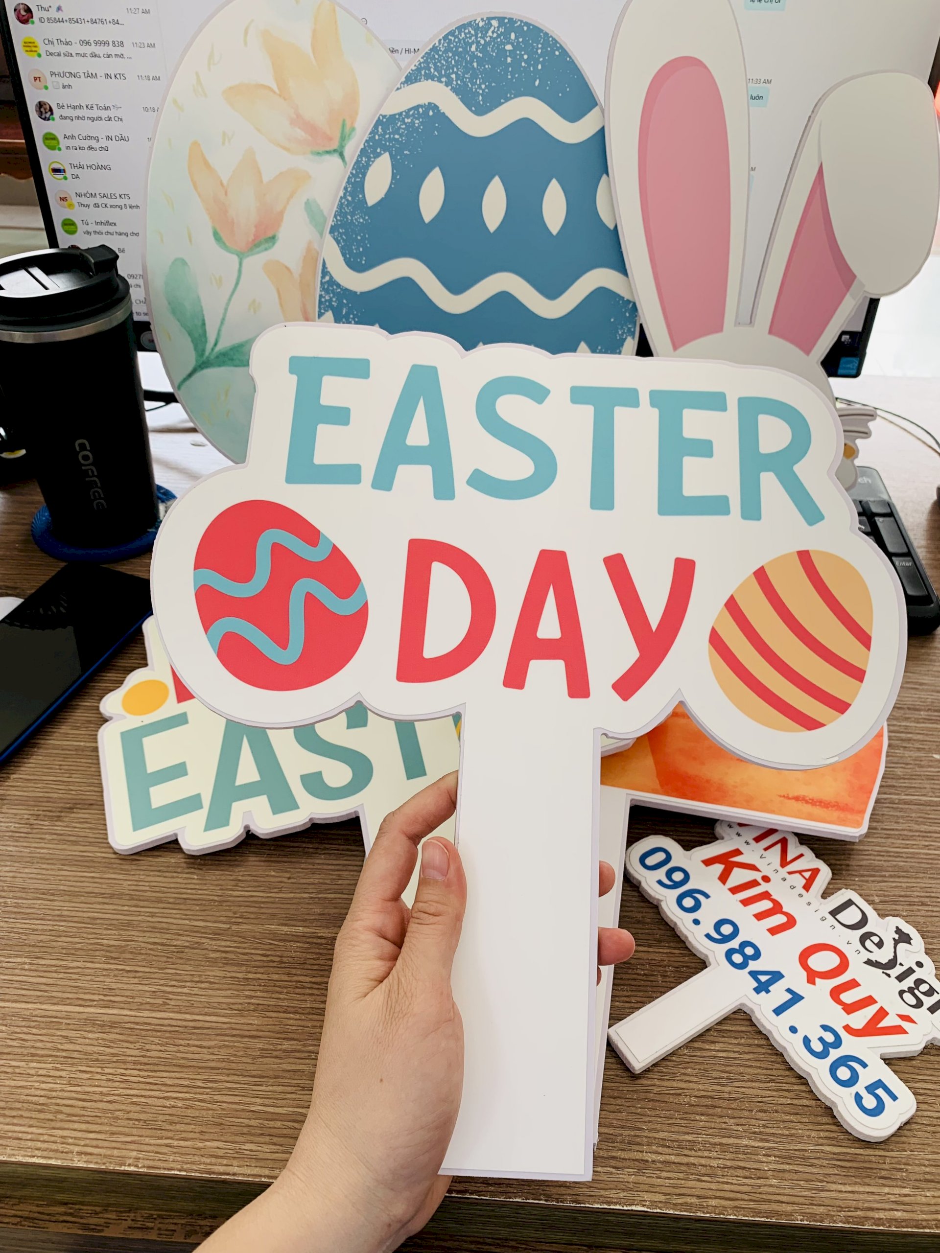 In hashtag cầm tay, bảng cầm tay chụp ảnh sự kiện Happy Easter Day mừng lễ Phục Sinh - VINADESIGN