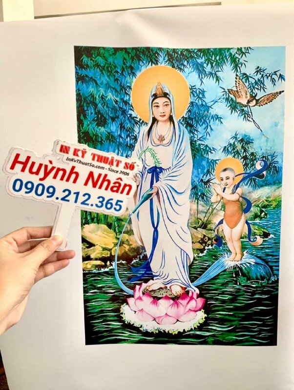 In tranh Canvas thờ cúng Quan Âm mực dầu bóng kích thước 30x45cm chừa biên - In Kỹ Thuật Số Since 2006