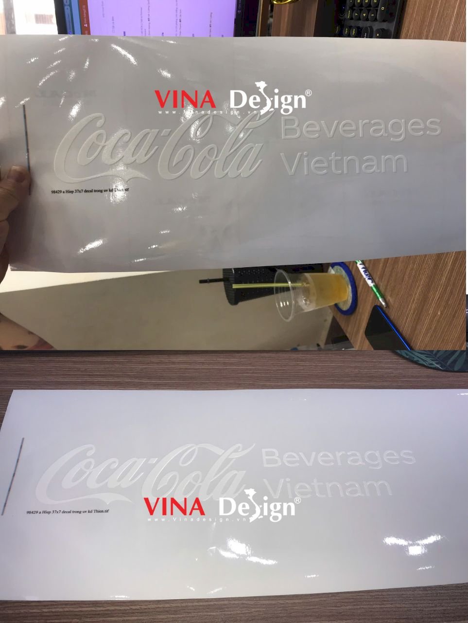 In logo thương hiệu công ty nước giải khát, Decal trong in UV - VINADESIGN