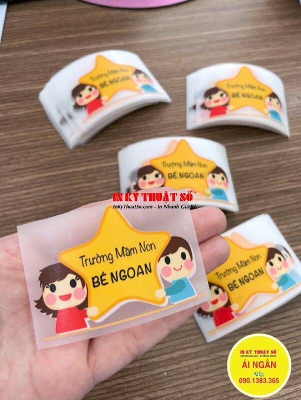 In decal logo PET nhiệt kích thước 6.54x4cm, cán keo định hình, khách hàng tự ép nhiệt lên áo - In Kỹ Thuật Số Since 2006