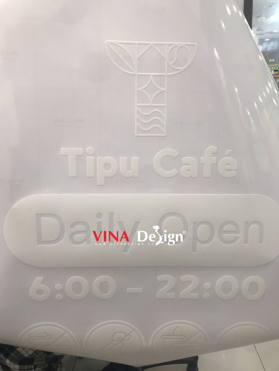 In Decal trong suốt mực trắng thông tin giờ hoạt động dán cửa kính quán cà phê - VINADESIGN