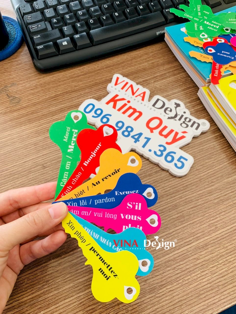 Thẻ flashcard học từ vựng tiếng Pháp, in thẻ nhựa dẻo tạo hình chiếc chìa khóa - VINADESIGN