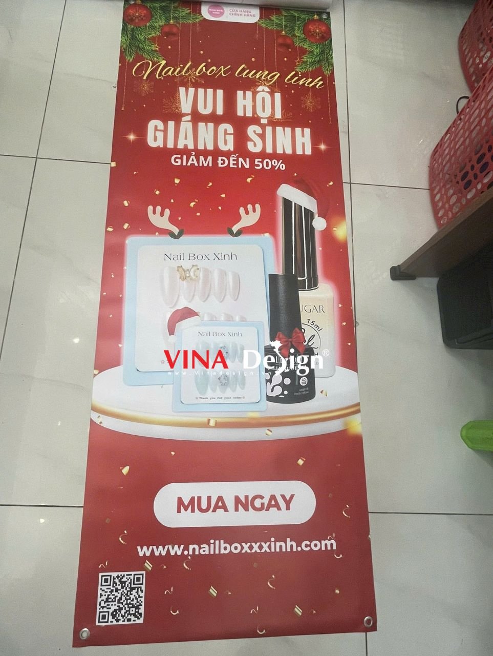 In poster khổ lớn gắn standee chân X chương trình khuyến mãi Nailbox Vui hội Giáng sinh - VINADESIGN