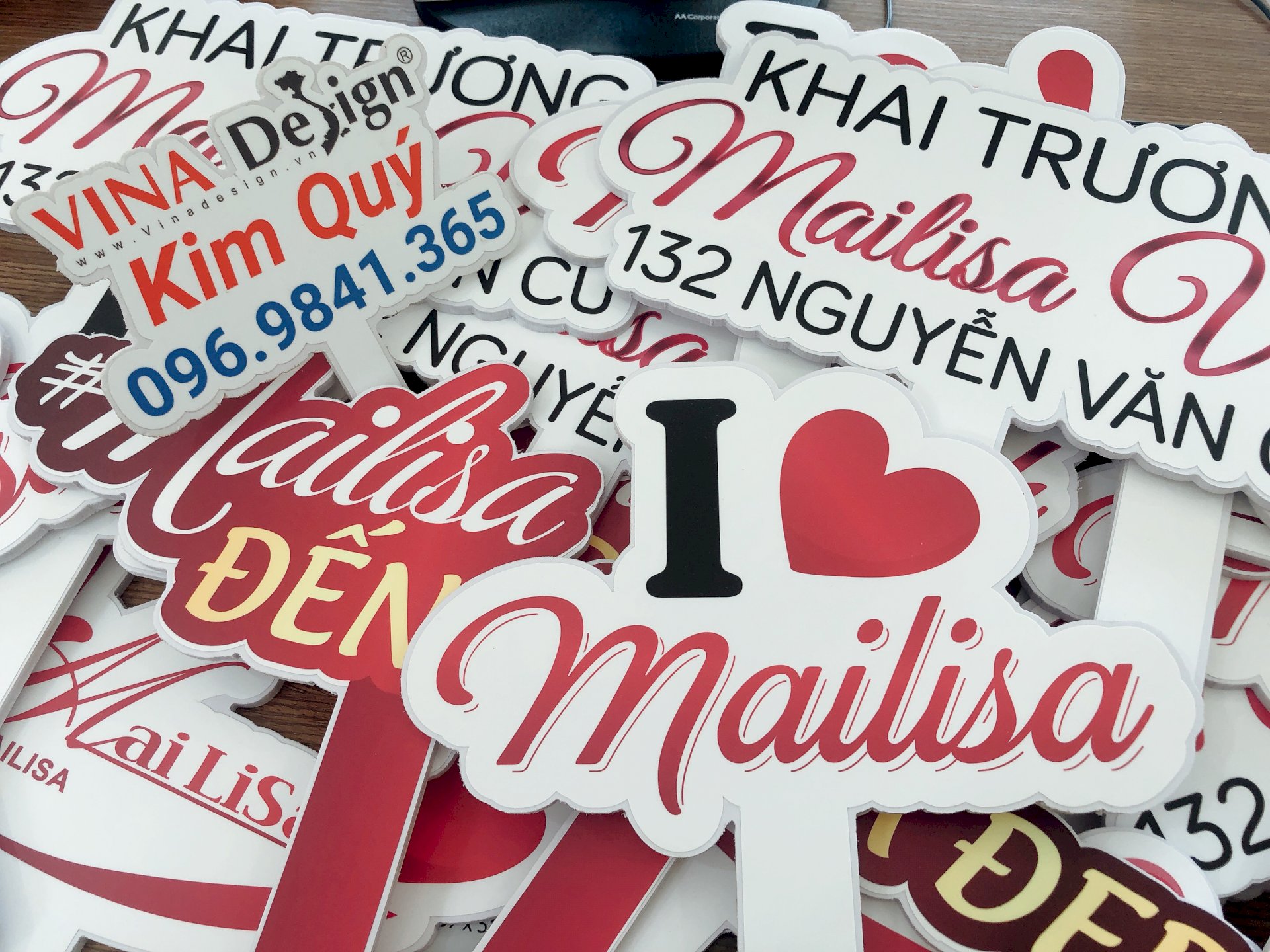 Hashtag cầm tay khai trương thẩm mỹ viện Đến là đẹp, in hashtag cầm tay PP dán Format - VINADESIGN