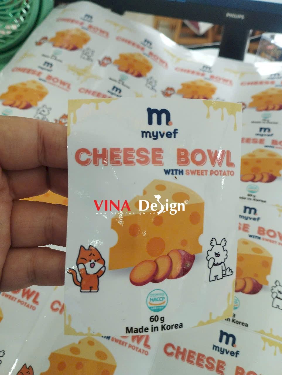 Tem nhãn dán sản phẩm thức ăn cho thú cưng, in Decal sữa cắt bế từng tem dễ bóc dán - VINADESIGN