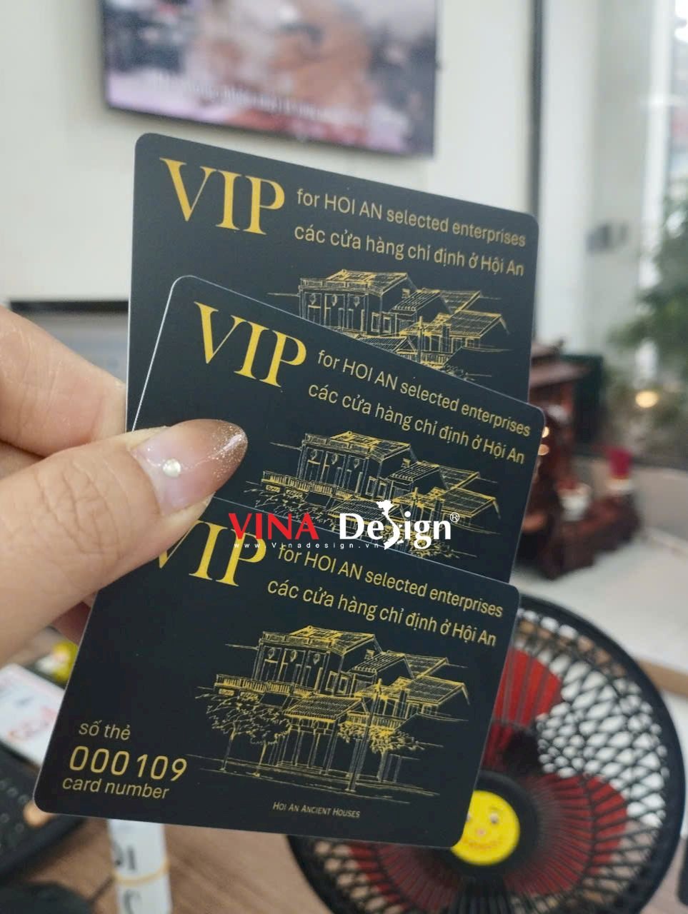 In thẻ nhựa làm thẻ VIP member chuỗi cửa hàng thương hiệu - VINADESIGN