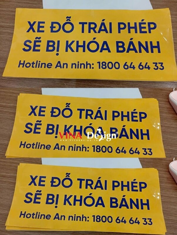 In Decal theo yêu cầu làm biển thông báo Không đổ xe trái phép, dán trước cửa công ty, văn phòng - VINADESIGN