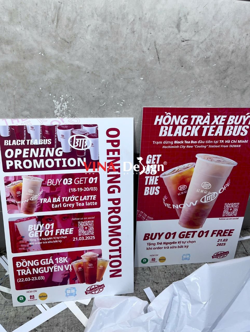 In PP cán Formex bảng poster thông tin khuyến mãi quán hồng trà black tea - VINADESIGN