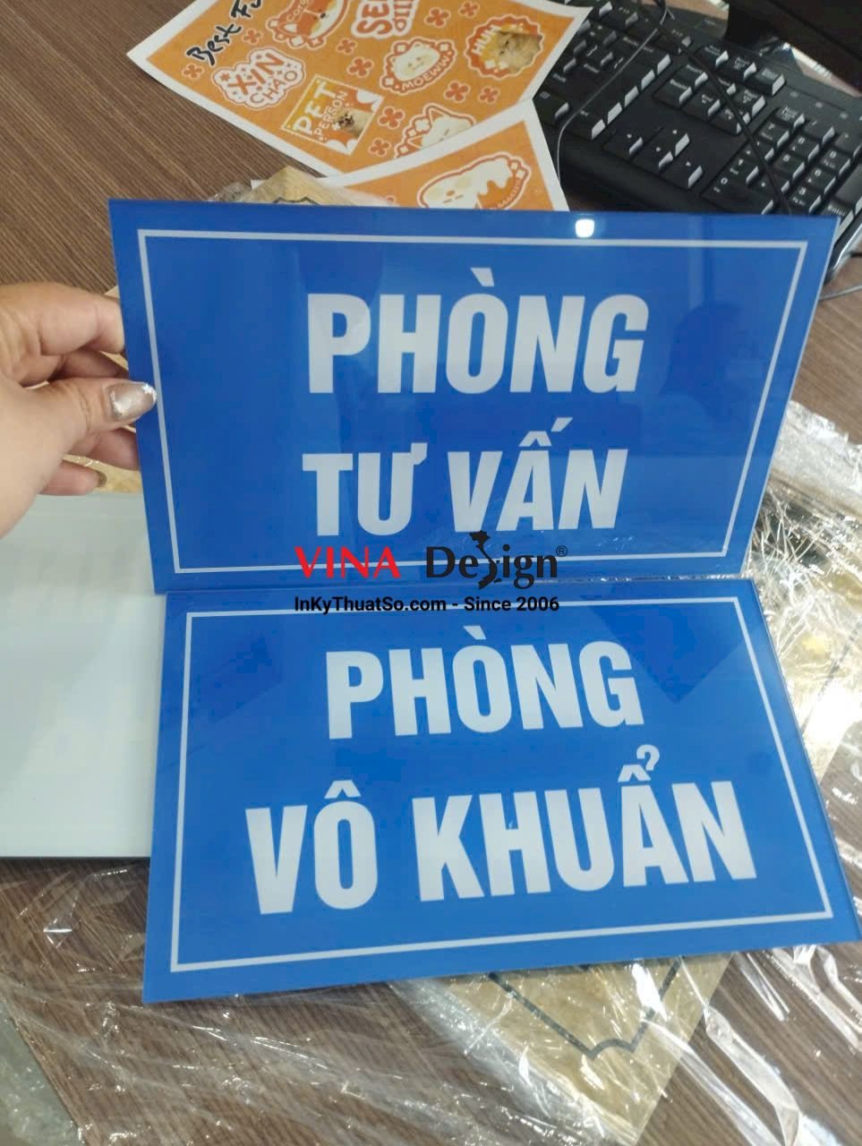 Bảng tên phòng tư vấn, phòng vô khuẩn in UV trên mica trong - VINADESIGN