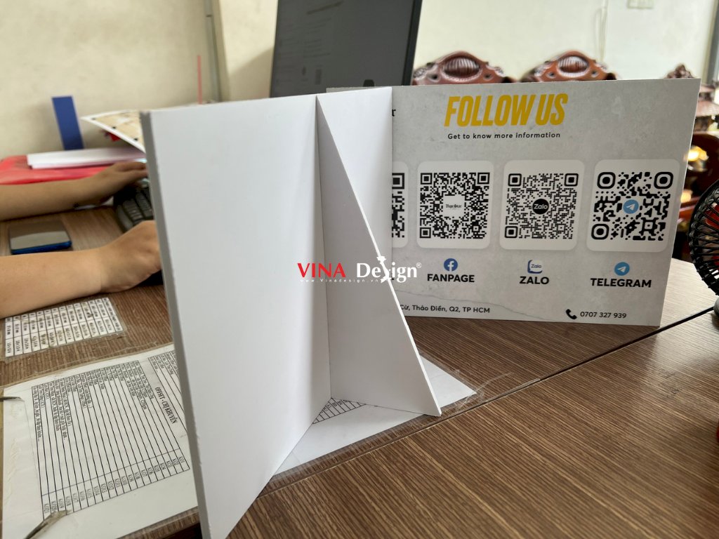 In PP dán Formex làm standee để bàn quét QR code follow shop, cửa hàng trên mạng xã hội - VINADESIGN