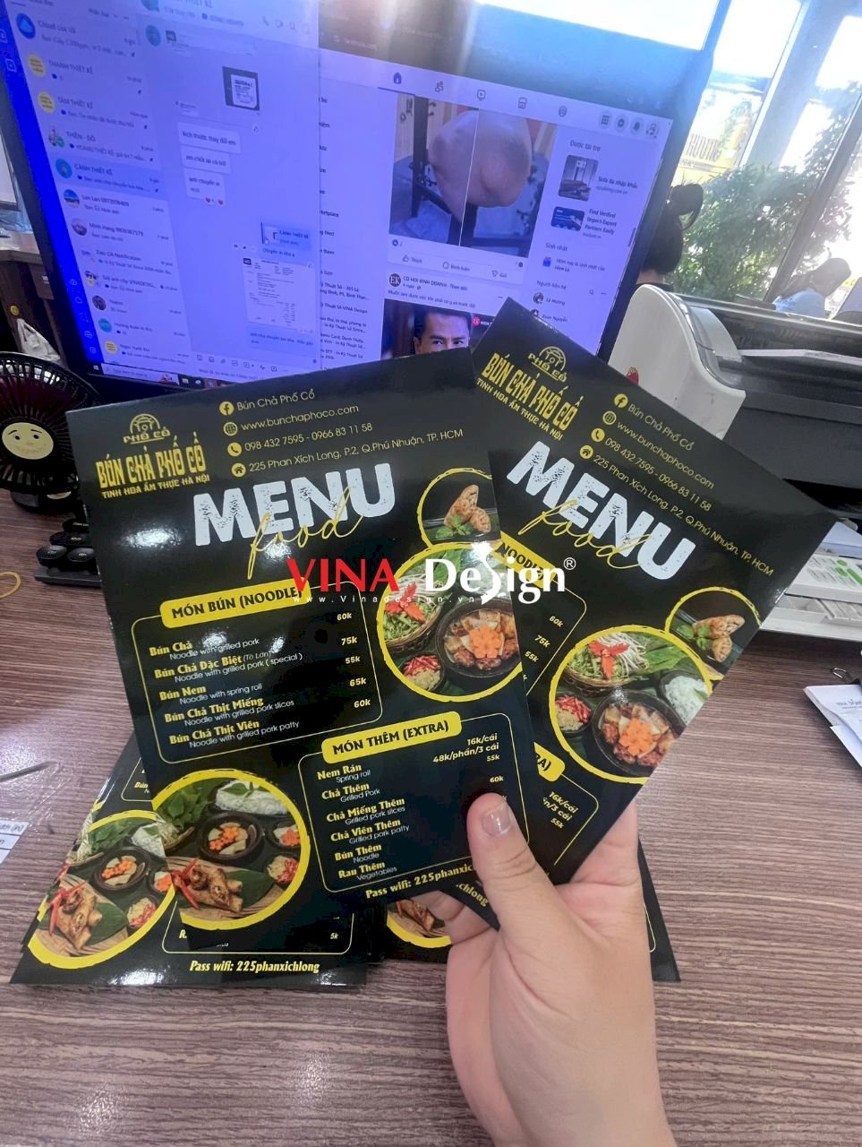 In menu giấy cứng C300gsm khổ A5 cán màng bóng chống nước làm menu cầm tay quán bún chả Hà Nội - VINADESIGN