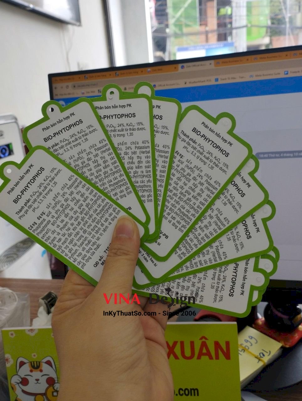 In tag giấy đục lỗ xỏ dây treo cổ chai bảo vệ thực vật - VINADESIGN