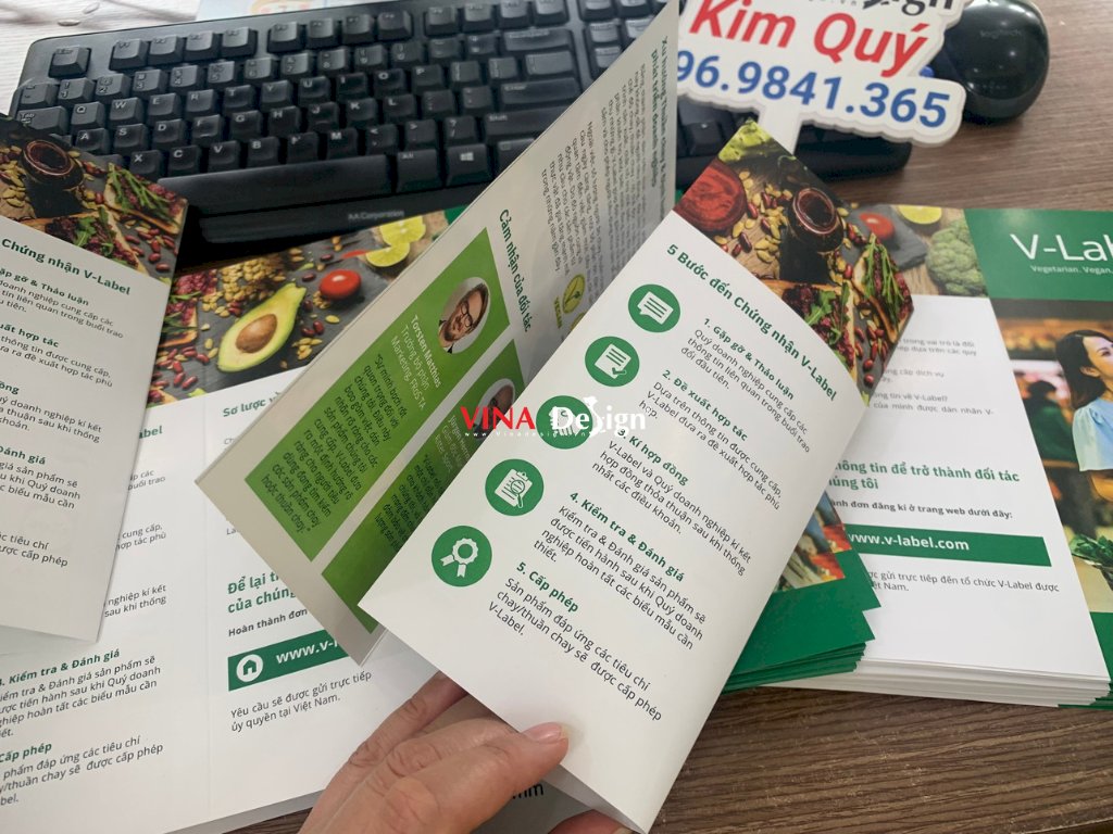 In brochure A4 cấn 2 đường gấp 3, brochure giới thiệu dịch vụ cấp giấy chứng nhận sản phẩm - VINADESIGN