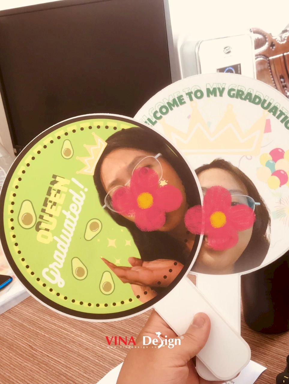 Hashtag cầm tay lễ tốt nghiệp - In hashtag cầm tay PP dán Formex - VINADESIGN