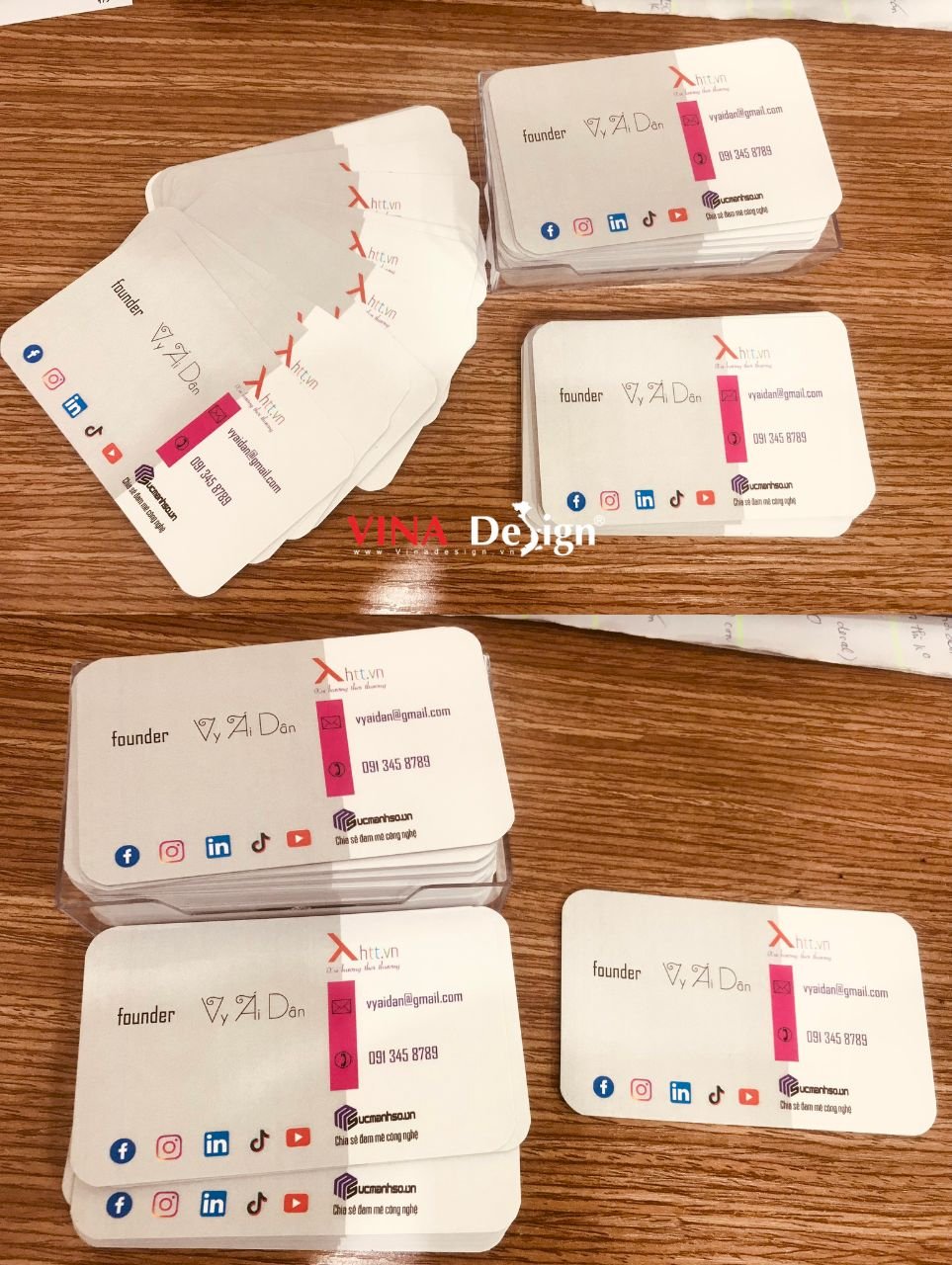 In danh thiếp cho người sáng tạo nội dung số, in gấp 1 hộp có hàng trong ngày - VINADESIGN