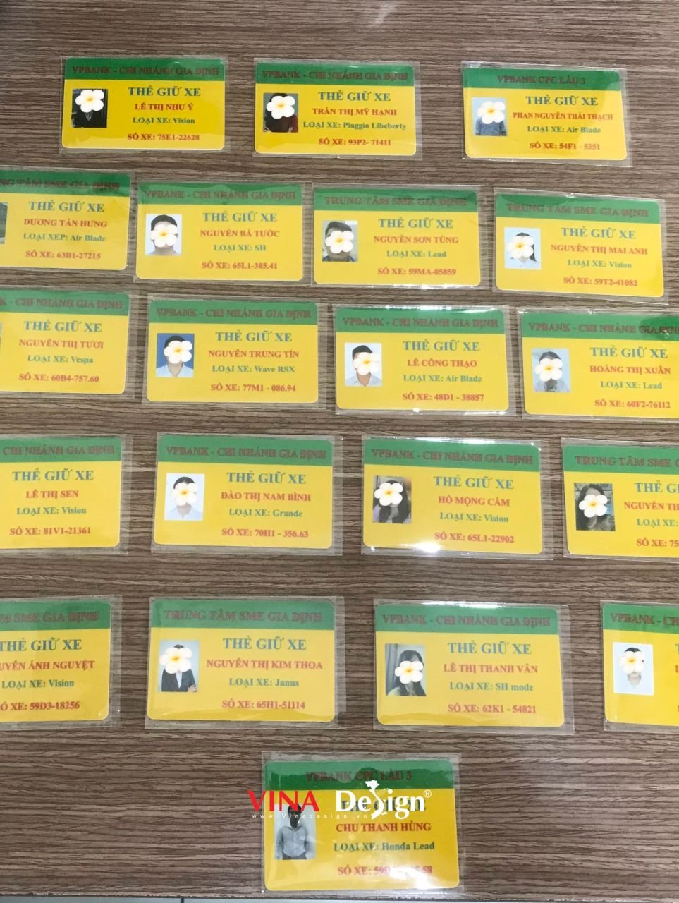 In thẻ giữ xe nhựa PVC cho chi nhánh ngân hàng, thẻ gửi xe in ảnh nhân viên - VINADESIGN