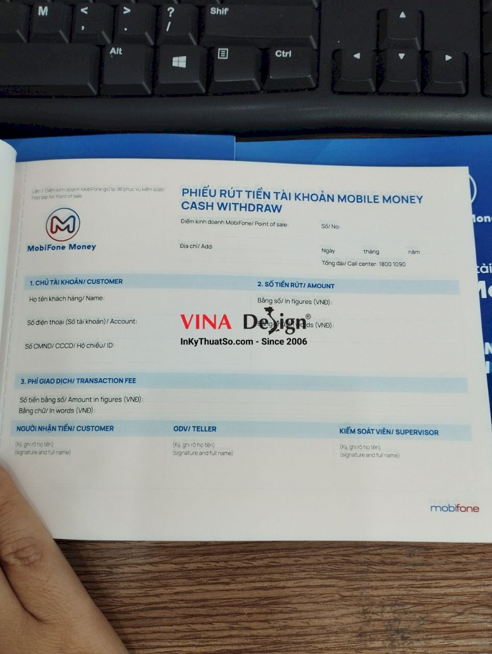 In biểu mẫu khổ A5, giấy carbonless 2 liên, cuốn phiếu rút tiền tài khoản Mobile Money - VINADESIGN