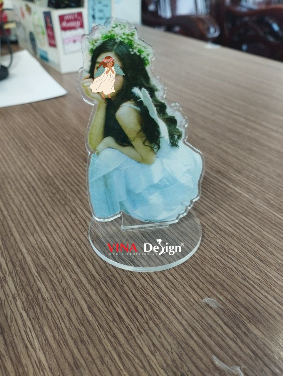 In mô hình mica, standee mica hình cá nhân trang trí, làm quà tặng - VINADESIGN