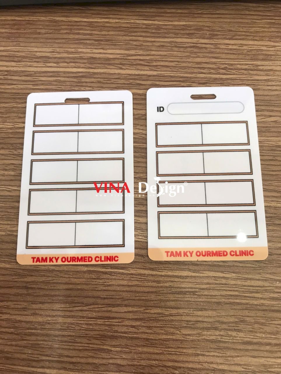 In thẻ ID phòng khám, in thẻ nhựa số lượng ít, cán bóng, bo góc - VINADESIGN